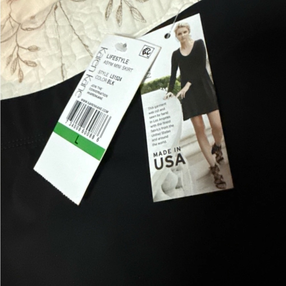 Karen Kane L51524 Black Stretch
Jersey Asymmetric Hem Mini Skirt Size
L. NWT - Picture 4 of 8